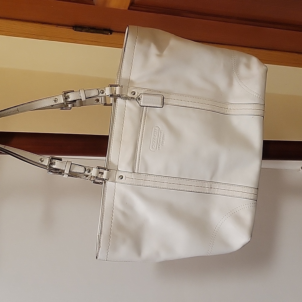 White leather Coach bag  Very good condition.